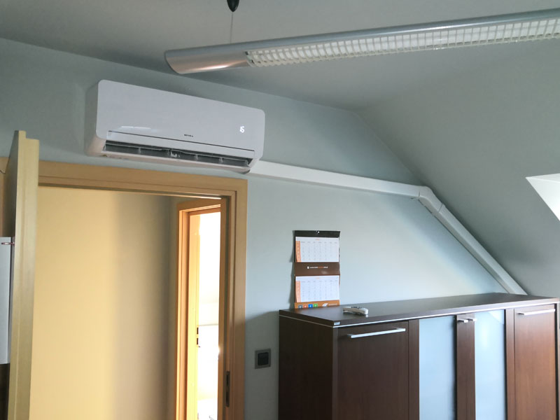 Montaż klimatyzatora w hali w Tucholi